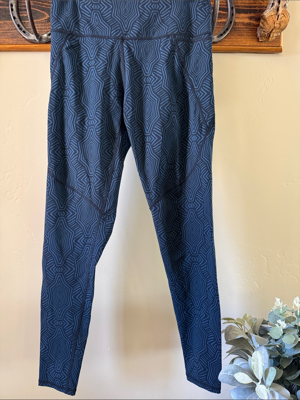 Sweaty Betty Navy Geometric Leggings - Picture 2 of 7